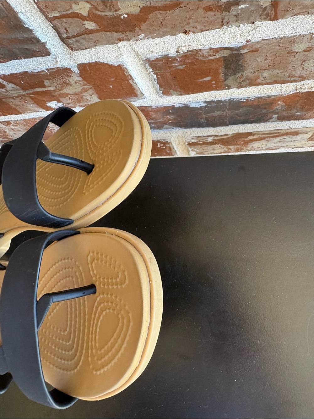 Crocs Tulum Toe Post Toe Sandals Black Tan Strappy Slip On Flip Flop Size 8 - Picture 9 of 13